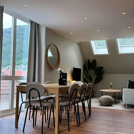 Heimby Homes - Four Bedroom Family Penthouse شقة *