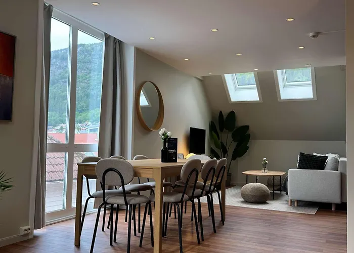 Heimby Homes - Four Bedroom Family Penthouse Lägenhet *