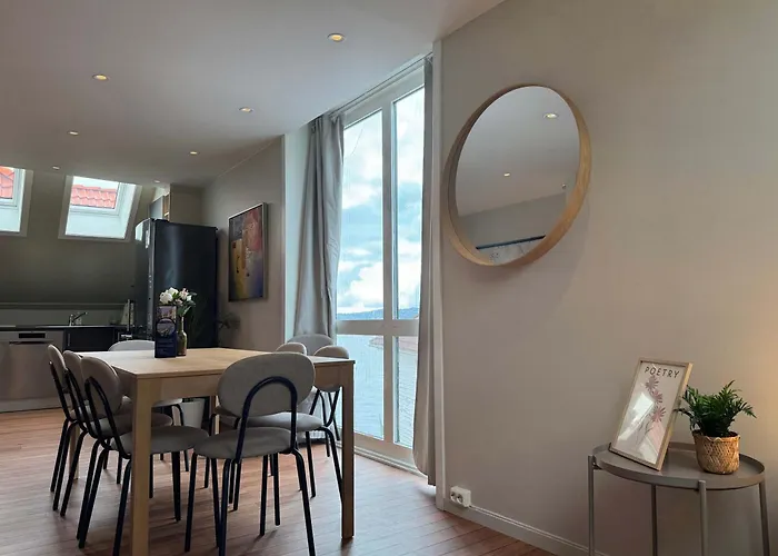 Heimby Homes - Four Bedroom Family Penthouse * Μπέργκεν